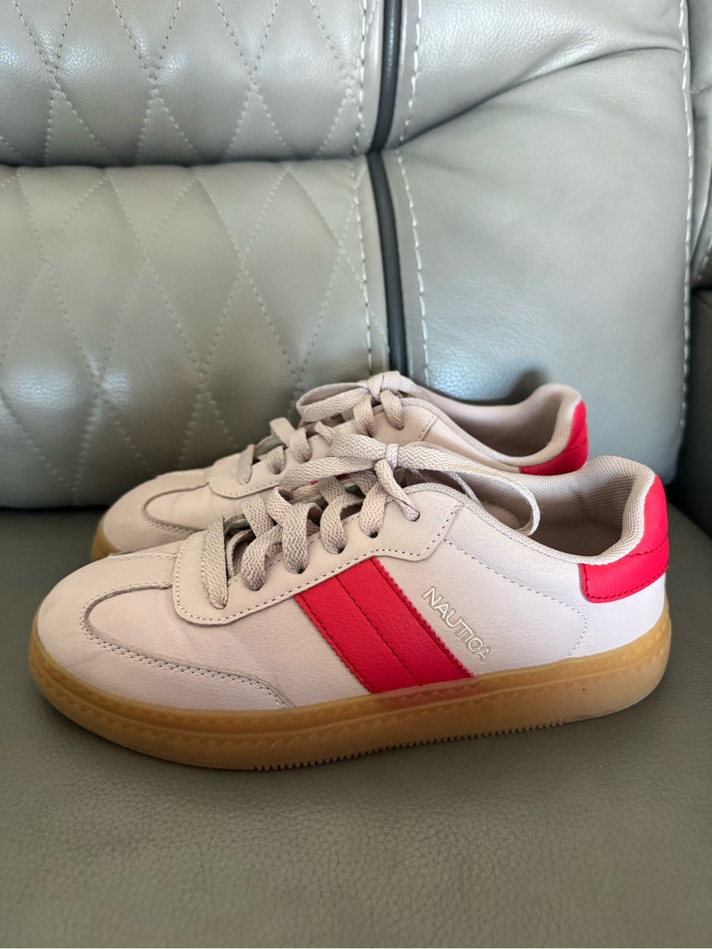 light-colored Nautica low-top fashion sneakers featuring a bold pink size 6